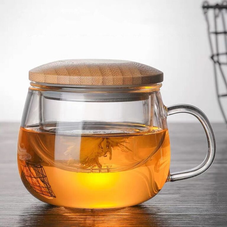 Tasse a the avec filtre et couvercle 3